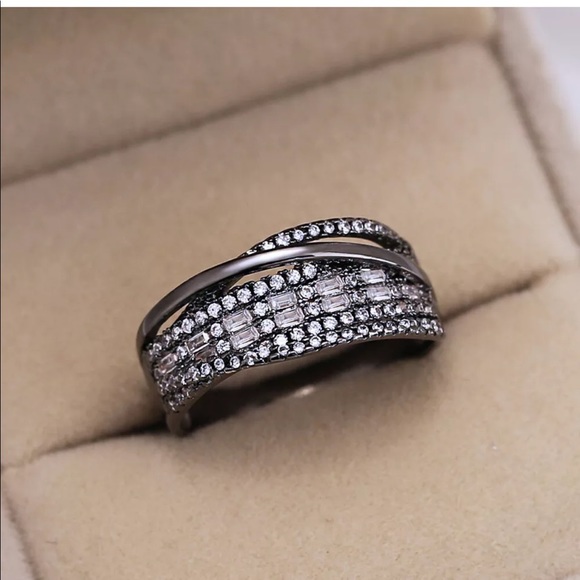 New Gorgeous White Sapphire Ring Size 6-10 - Picture 2 of 3